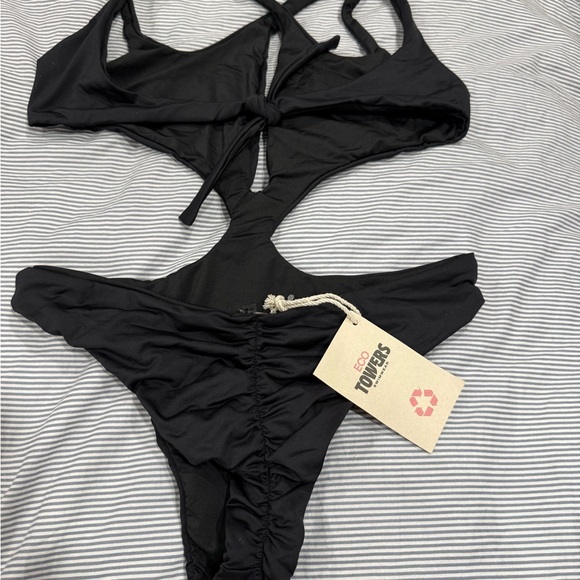 TOWERS SWIMWEAR
DOOM SWIMSUIT BLACK SIZE S - Picture 12 of 16